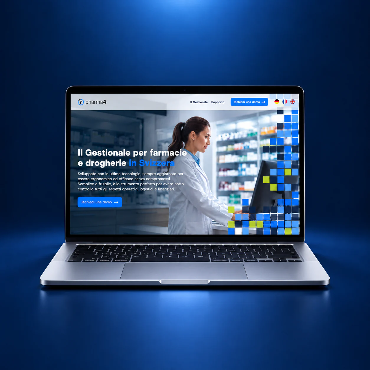 Il sito di pharma4 aperto su un portatile: la home del gestionale per farmacie e drogherie in Svizzera, con una farmacista fra gli scaffali, su sfondo blu